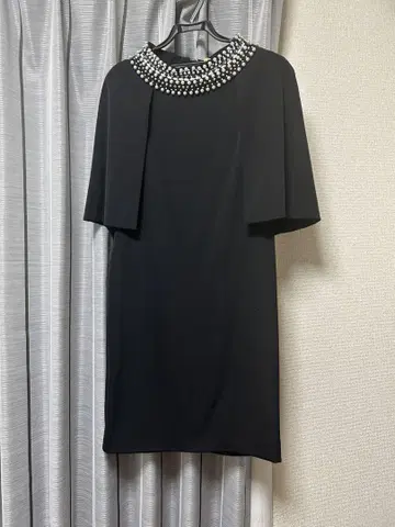 결혼식에 추천! 비즈 장식 블랙 무릎 기장 원피스