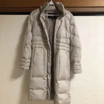 INED 후드 부착 베이지 다운 코트