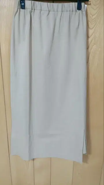 새상품 Vin 베이지 스커트 슬릿 포함