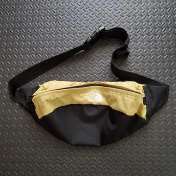 THE NORTH FACE 바디백 베이지