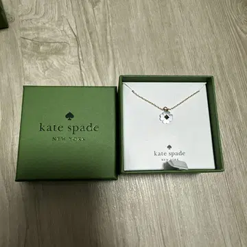 SALE [ 새상품 택 포함 ] kate spade 네잎클로버 목걸이