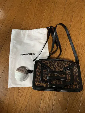 PIERRE HARDY 미니 알파 숄더백 레오파드