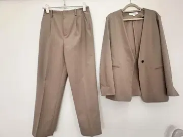 새상품급 뷰티앤유스 베이지 수트 셋업 상하의 S