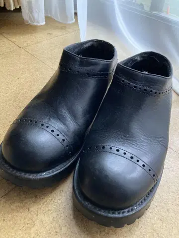 블랙 가죽 브로그 로퍼
