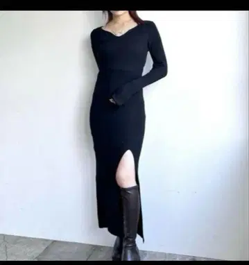 EMODA 커브 넥 리브 니트 롱 원피스 슬릿 블랙 F
