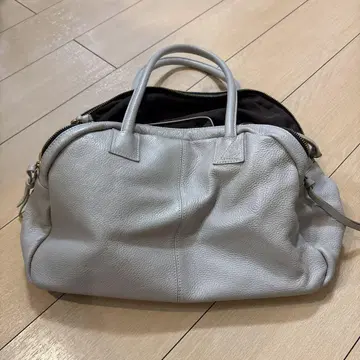그레이 가죽 지퍼 달린 백