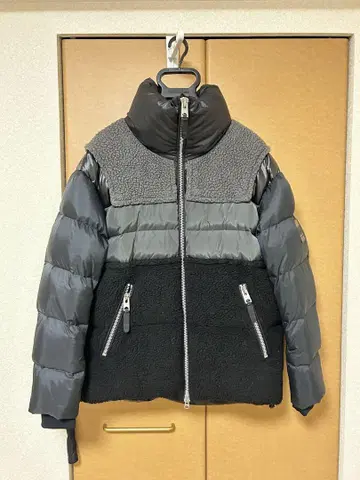 오니츠카타이거 다운 자켓 그레이 계열