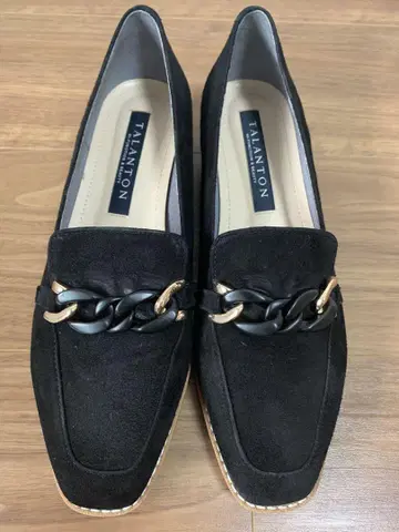 [타란톤 바이 다이애나] 블랙 스웨이드 체인 로퍼 24cm