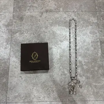 AVALANCHE 지저스 목걸이