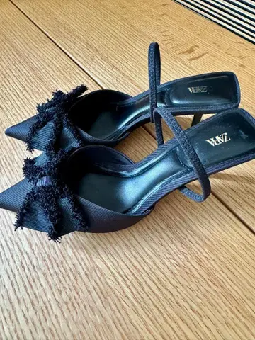 ZARA 프린지 리본 포함 하이힐 블랙 22.5cm