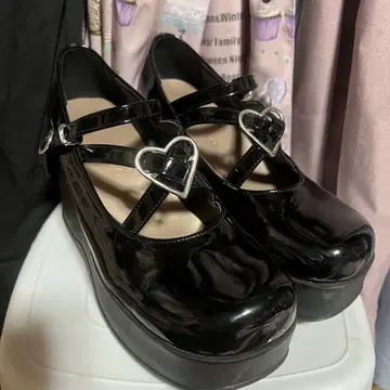 로지타 하트 펌프스 블랙 LL 사이즈