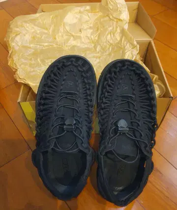 KEEN UNEEk