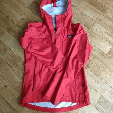 patagonia 빨간색 후드 부착 나일론 자켓