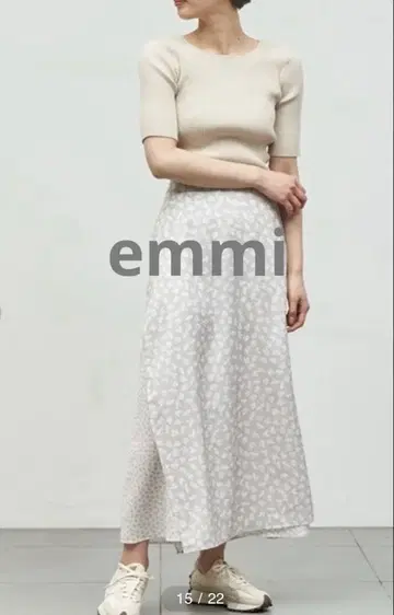 새상품급 emmi 패널 스커트 꽃무늬