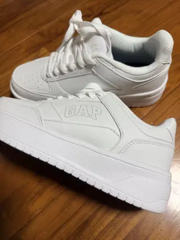 GAP 화이트 스니커즈