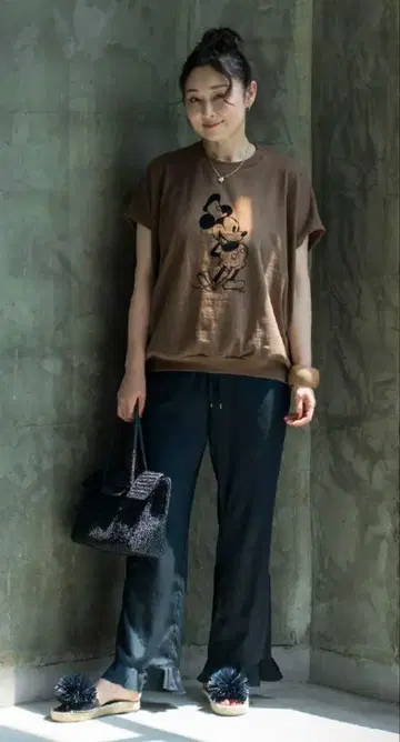 허그아워 x 아메리카나 미키마우스 프렌치 슬리브 T셔츠 브라운