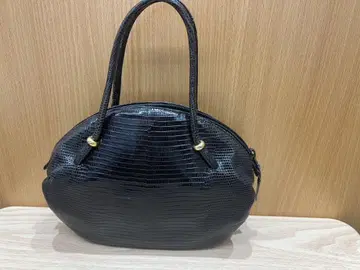 블랙 에나멜 타원형 숄더백