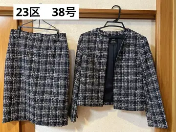 네이비와 화이트 체크 무늬 정장 세트