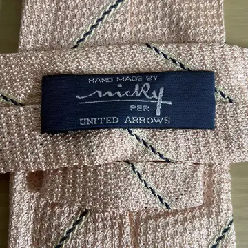 니키 넥타이