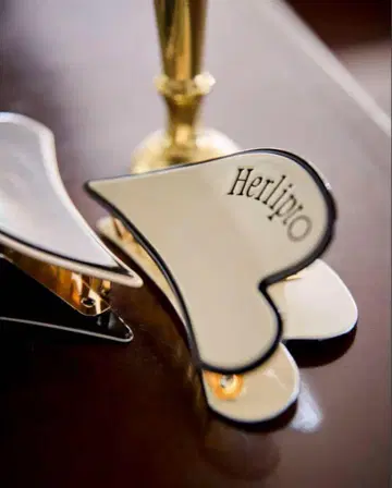 herlipto 바이컬러 하트 헤어 클립