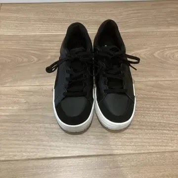 ORTR 블랙 스니커즈