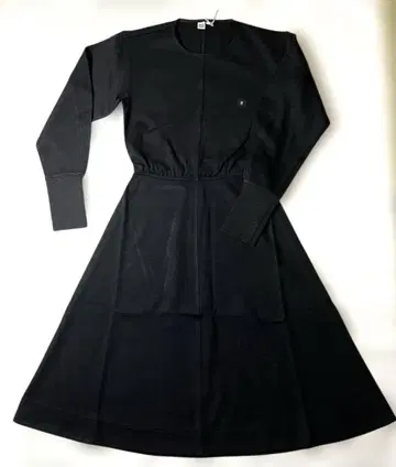 유니클로 UNIQLO U 블랙 긴팔 A라인 무릎 아래 기장 원피스 S