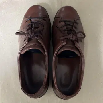 브라운 스니커즈