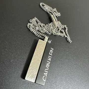 CALVIN KLEIN 바 타입 목걸이