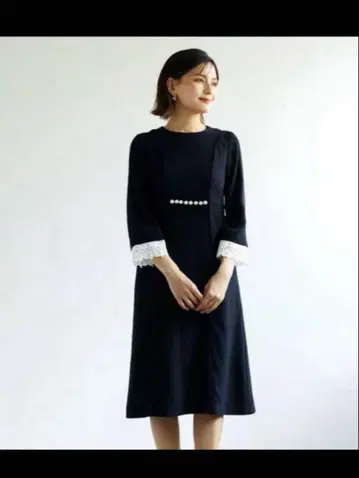 새상품 정가 16,000원 화이트 조라 펄 장식 원피스
