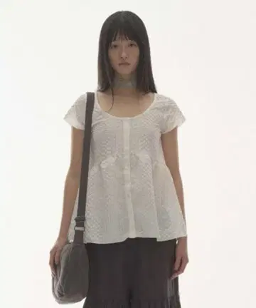 COYSEIO PINTUCK BLOUSE
