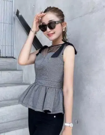 sheller 숄더 리본 페플럼 상의
