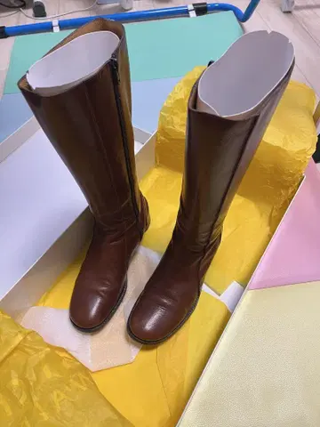 새상품급 츠모리치사토 롱 부츠 브라운 사이드 지퍼 라운드토 부츠