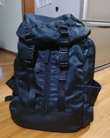 블랙 롤 탑 백팩