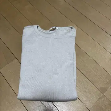 새상품급 클리닝 완료 두지엠 클라세 반팔 니트