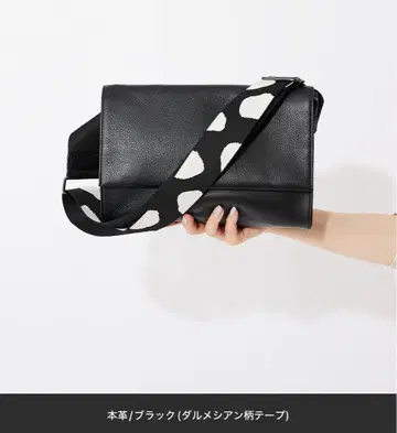 ear PAPILLONNER 천연 가죽 블랙 바디백 달마시안 패턴