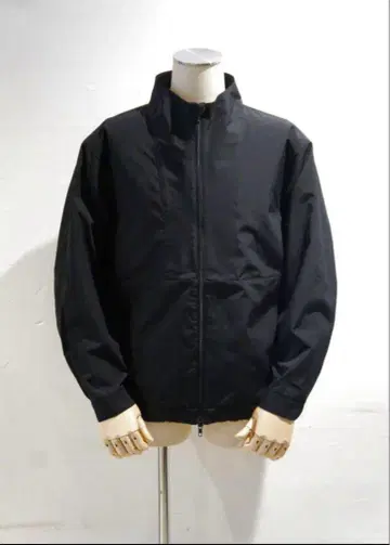 LAMOND STAND NECK WIDE BLOUSON(BLACK)