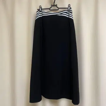 보더스 앳 발코니 무릎 기장 트윌 스커트 블랙