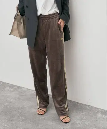 adidas FIREBIRD VELOUR TRACK PANT DBROWN