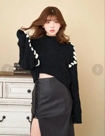 Darich 다리치 디자인 테이프 볼륨 니트탑 (블랙)