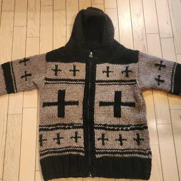 wings+horns 윙스앤혼즈 후드 부착 카우친 스웨터