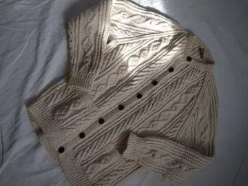 아란 니트 크루넥 가디건 핸드 니트 우드 버튼 빈티지