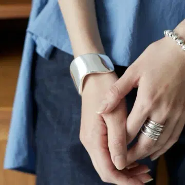 Nothing And Others wave Bangle 새상품