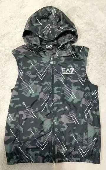 EA7 Emporio Armani 카모플라쥬 컬러 베스트 M-L 사이즈