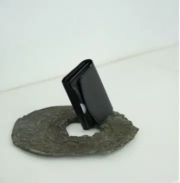 블랙 가죽 미니 지갑 maisonspond