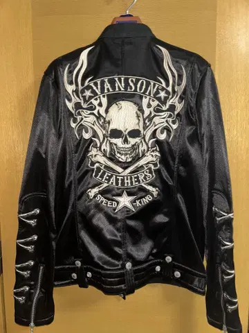 VANSON 스컬 자수 블랙 가죽풍 자켓