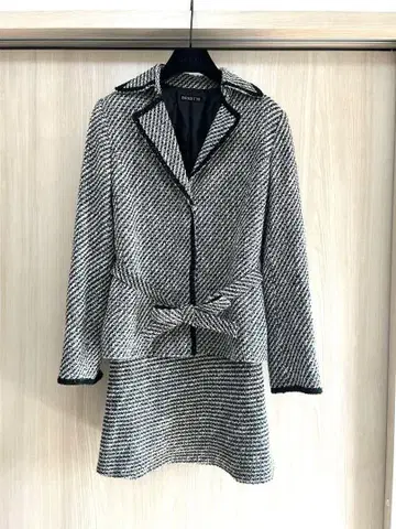 BRIGITTE 트위드 자켓과 스커트 세트