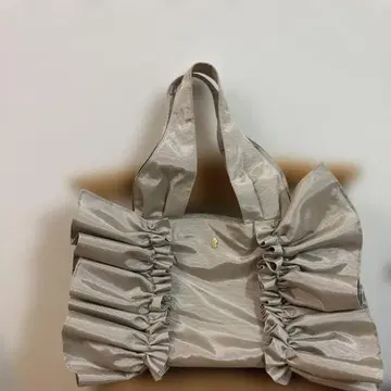 HELOYSE 프릴 달린 베이지 버터플라이 백