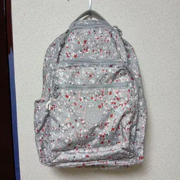 KIPLING 그레이 빨간색 화이트 무늬 백팩