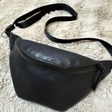 블랙 가죽 바디백 웨스트 파우치