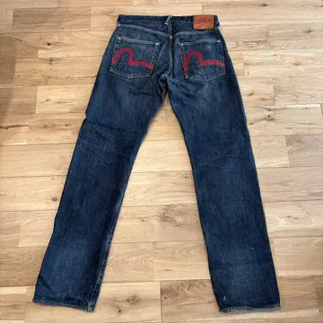 EVISU 빨간색 자수 갈매기 레어 사이즈 30 35
